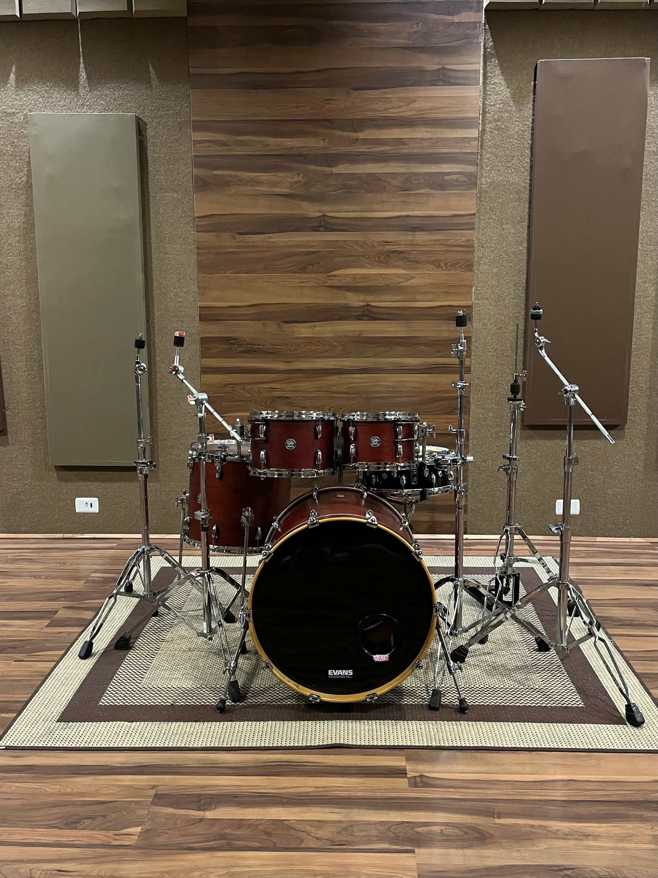 Gretsch Marquee dark red de frente